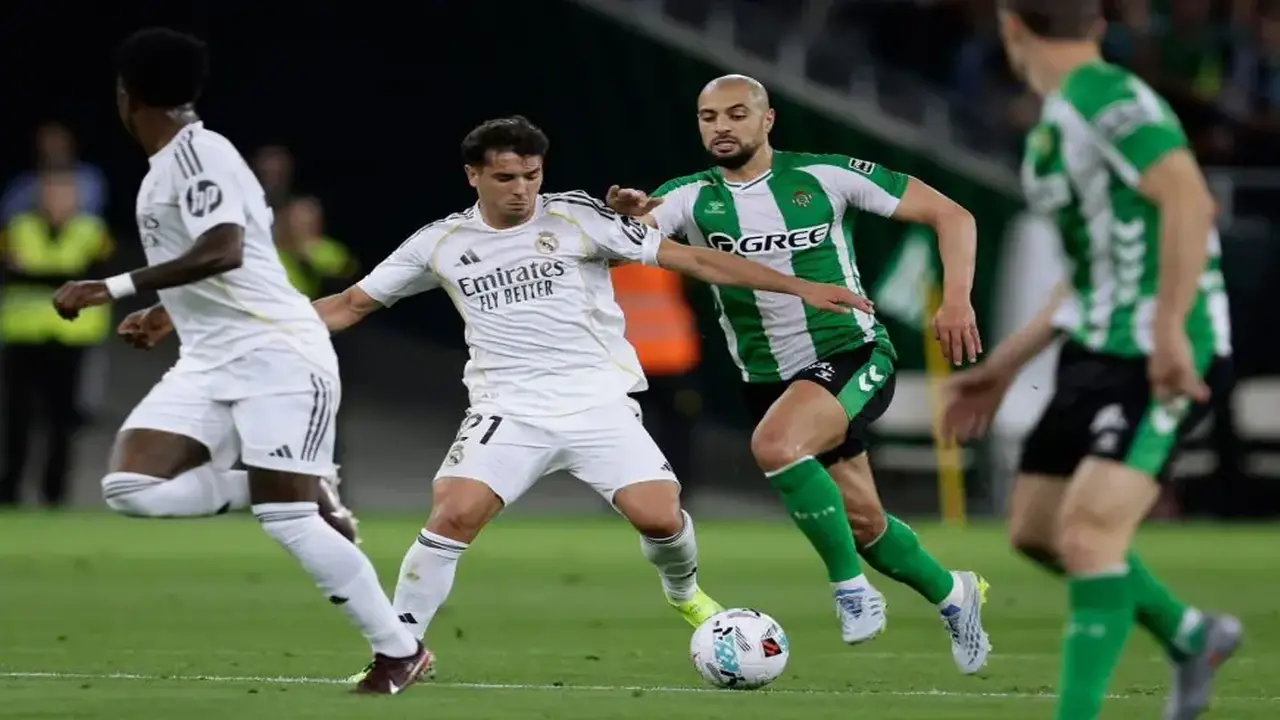 ريال مدريد يتعادل إيجابياً مع ريال بيتيس في الدوري الإسباني.